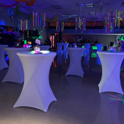 21 1716893438 1 Cocktail Table With Cloth